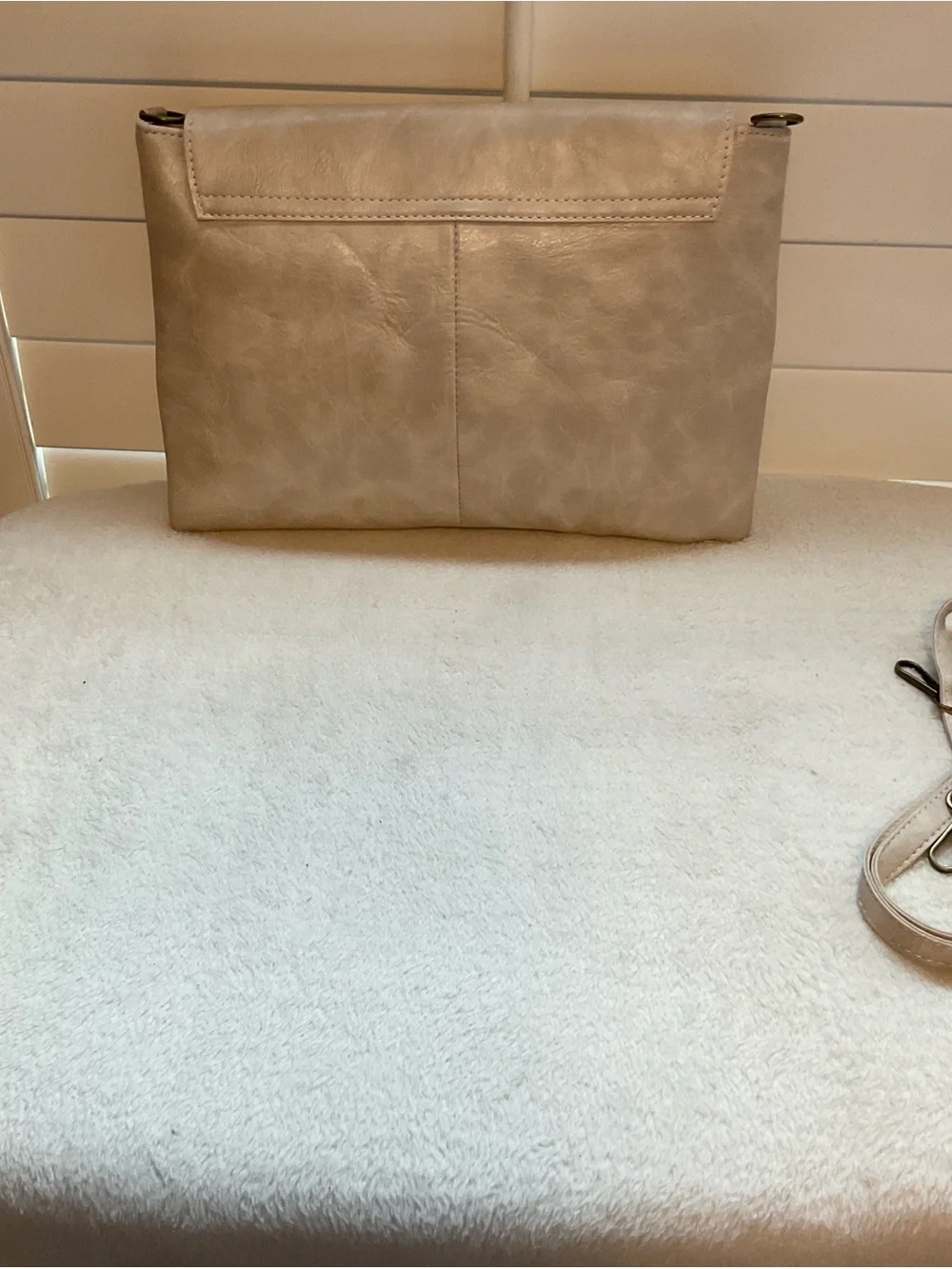 Minimalist Beige Crossbody Bag with Removable Strap - Picture 3 of 5